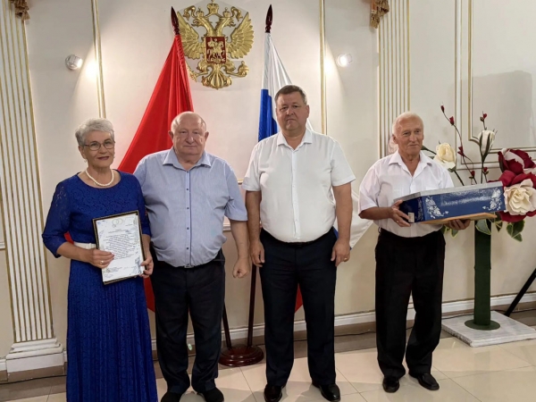 С Днем семьи, любви и верности! В Соль-Илецком муниципальном округе чествовали золотые пары